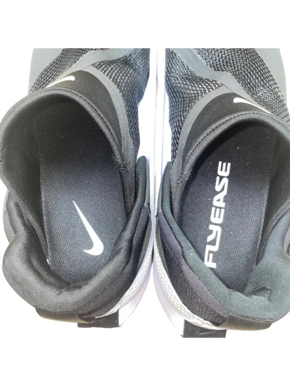 Nike Men’s Black Mesh White Mesh collapsible-heel FlyEase Sneakers Size 11.5